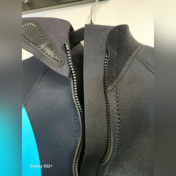 Hevto Vigor-1 Youth Full Wetsuit Size 14. #G11 - Picture 4 of 9